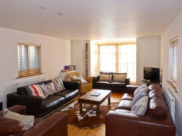 Freshwater holiday cottage