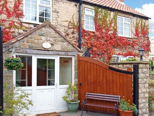 The Gelding Pet-Friendly Cottage, Wrelton, North York Moors & Coast (Ref 12614)