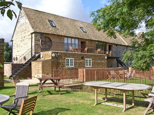 holiday let Ringstead Millstone Cottage