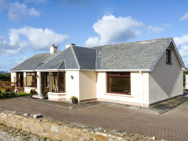 holiday let Derrybeg, County Donegal Strand Cottage