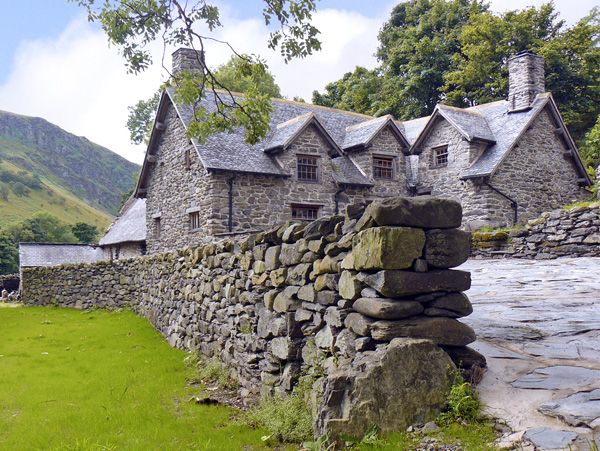 Blaen-Y-Cwm <br />Pet-Friendly Cottage (Ref 1974)