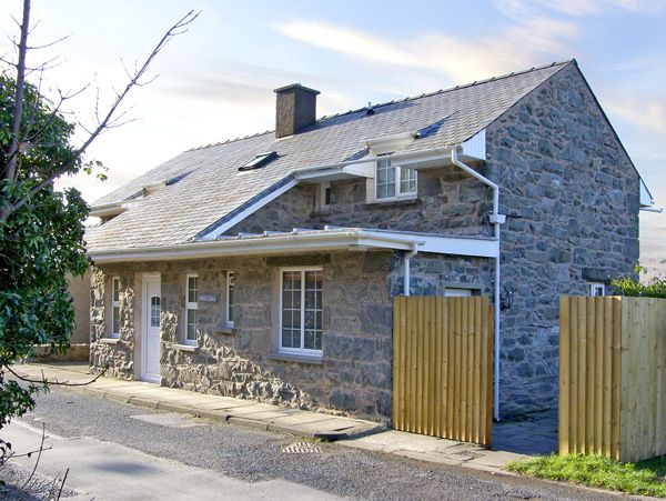 Welsh Holiday Cottages Wern Fach Beach Cottage, Harlech, North Wales (Ref 2367) 