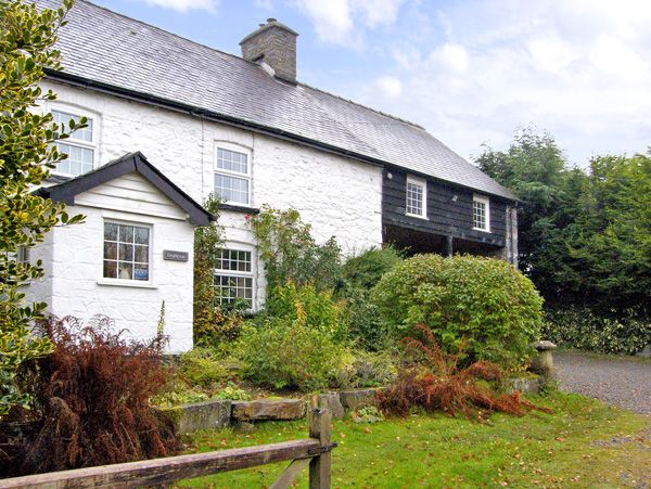 Hot Tub Holiday Cottages The Loft Pet-Friendly Cottage, Llanwrthwl, Mid Wales (Ref 2757) 