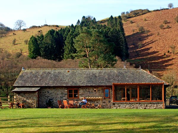 Fishing Holiday Cottages Crych Du Countryside Cottage, Llanwrthwl, Mid Wales (Ref 2940) 