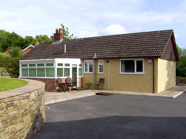 Mid Wales Holiday Cottages Magnolia Villa Family Cottage, Crossgates, Mid Wales (Ref 3569) 