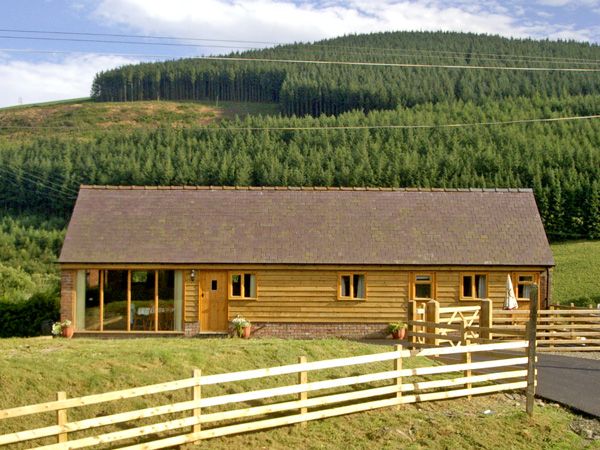Mid Wales Holiday Cottages Happy Union Stables Family Cottage, Abbey-Cwm-Hir, Mid Wales (Ref 3605) 
