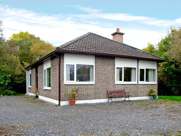 Lakeside PetFriendly Cottage, Ballinrobe, County Mayo, West (Ref 3691)
