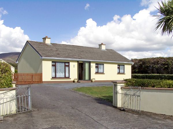 Waterville Bungalow <br />Pet-Friendly Cottage, Waterville, County Kerry, South West (Ref 3921)