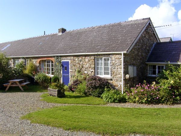 2 bedroom Cottage for rent in Haverfordwest