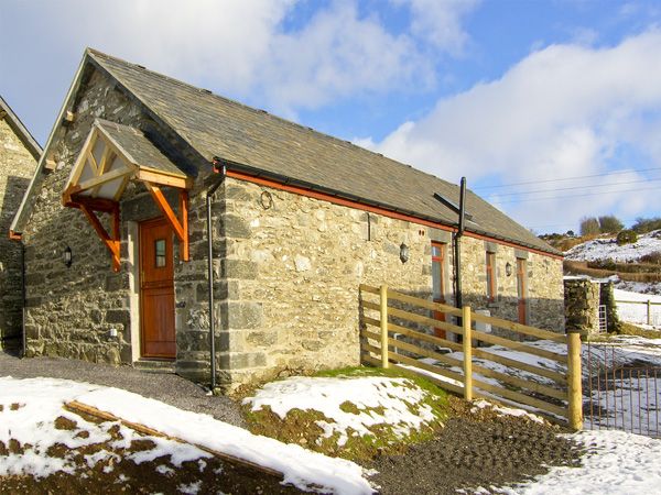 Ty Isaf Penrhyddion Wales Dog Friendly Holiday Cottage