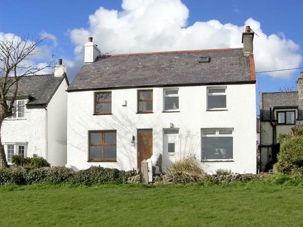 Sea Views Holiday Cottages Keeper's Cottage Beach Cottage, Moelfre, Isle Of Anglesey, North Wales (Ref 5110) 