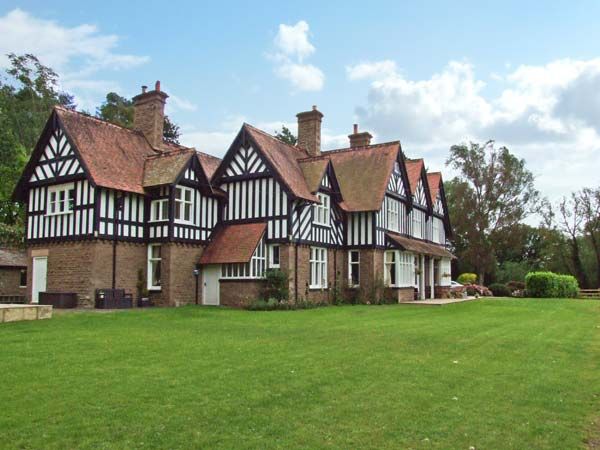 Bryngarth Family Cottage, Much Birch, Herefordshire