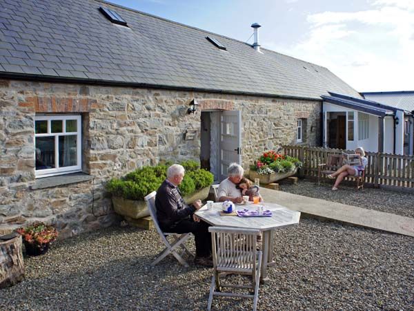 2 bedroom Cottage for rent in Newport
