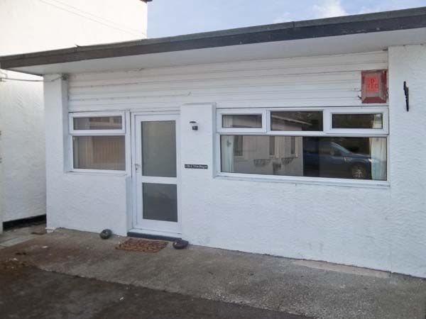 Anglesey Holiday Cottages No. 2 Y Bwthyn Pet-Friendly Cottage, Caergeiliog, Isle Of Anglesey, North Wales (Ref 7175) 