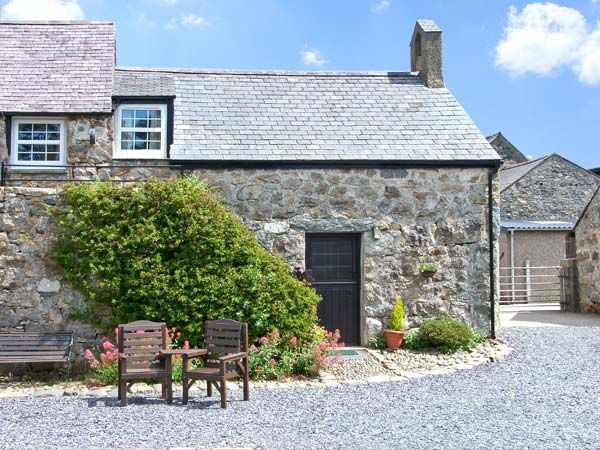 Lleyn Peninsula Holiday Cottages Stable 1 Beach Cottage, Llanbedrog, North Wales (Ref 7234) 
