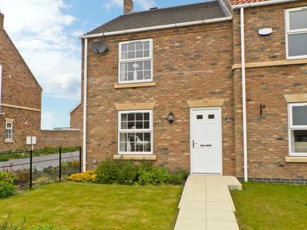 5 Farm Row Coastal Cottage, Beeford, North York Moors & Coast (Ref 7963)