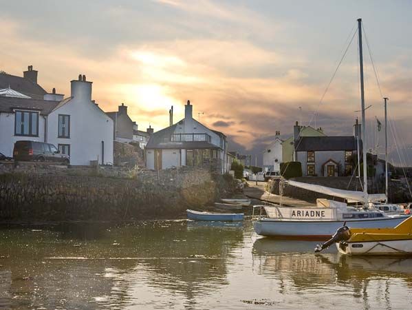 Anglesey Holiday Cottages Thalassa Pet-Friendly Cottage, Cemaes Bay, Isle Of Anglesey, North Wales (Ref 8726) 