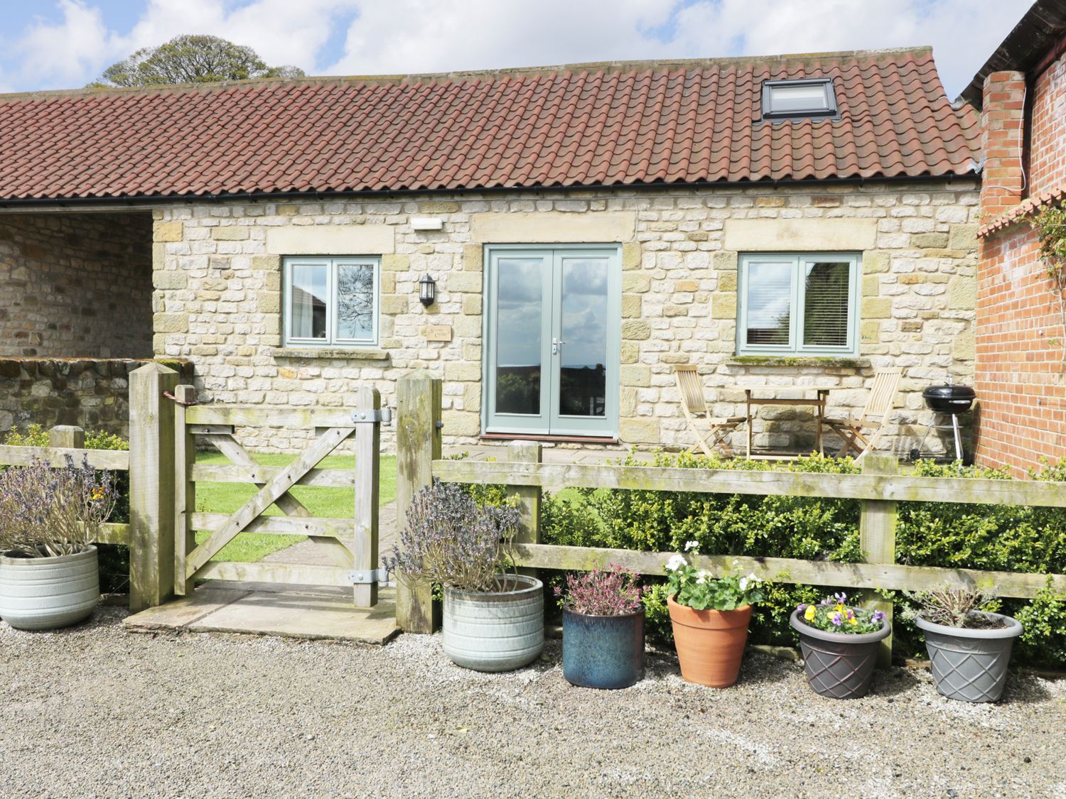 Hutton le Hole Holiday Cottages Book self catering cottage
